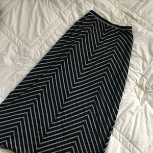 Black and Gray Zig Zag Long Knit Skirt